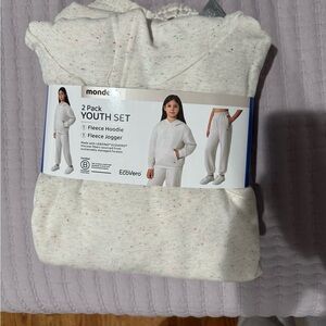 Youth set pack (includes: hoodie and jogger sweats)